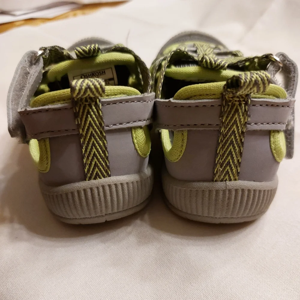 OshKosh Everplay Flexible Outsole Bump Toe Sandal Shoe Neon Green Toddler 7 EUC